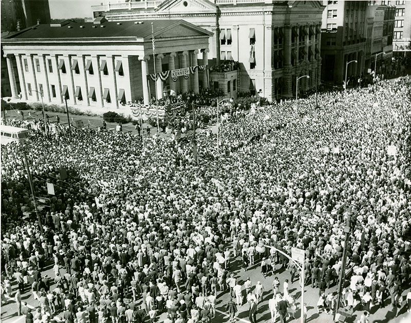 Huge crowd on 3rd and Main to hear John F. Kennedy speak at the Old Courthouse, Oct 18, 1960