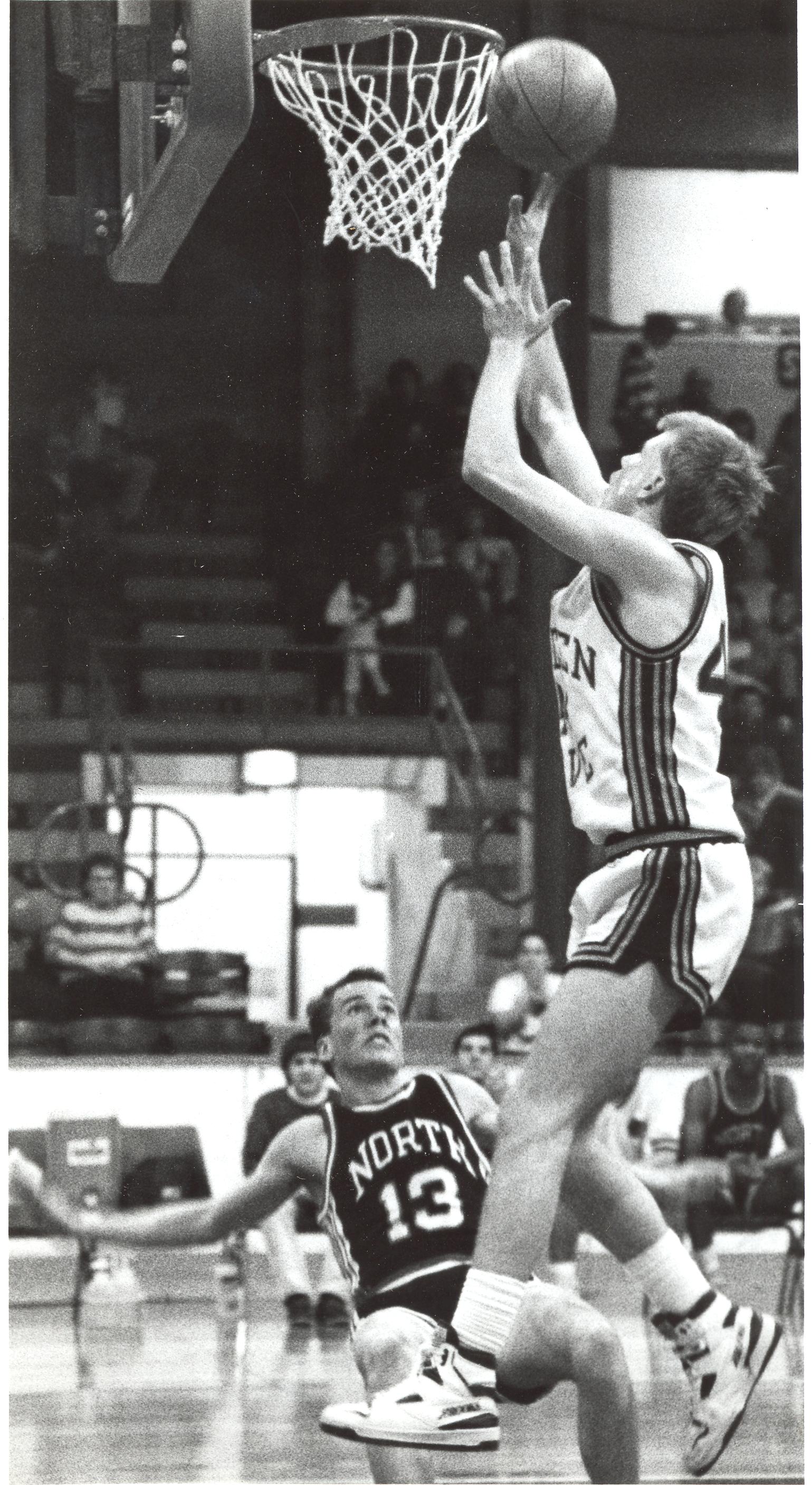 Greenville shoots for two at the 1989 boy's tournament in Troy