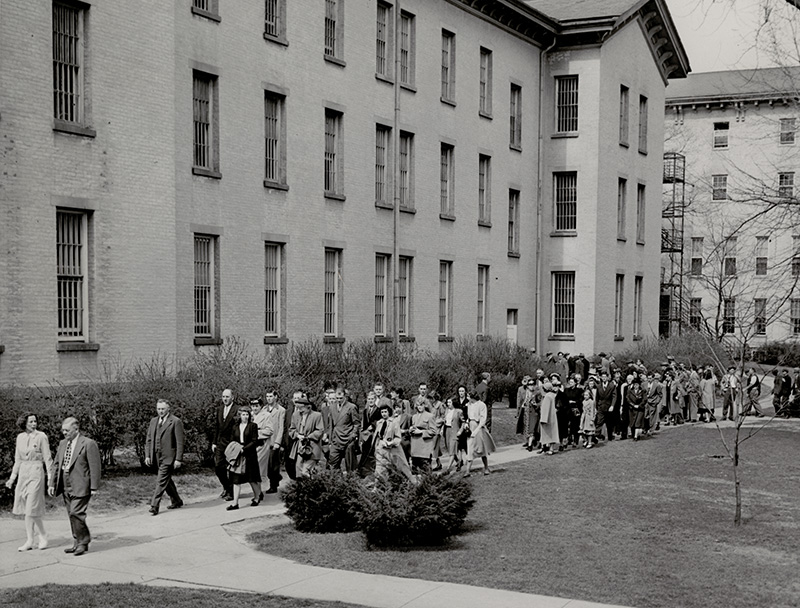 Group walking at Dayton State Hospital, 1948 (DDN_State_Hospital_05)