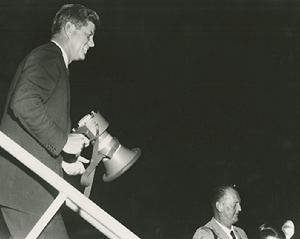Kennedy arrives at Cox Airport (Oct. 1960)